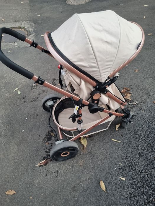 Vând cărucior stare bună