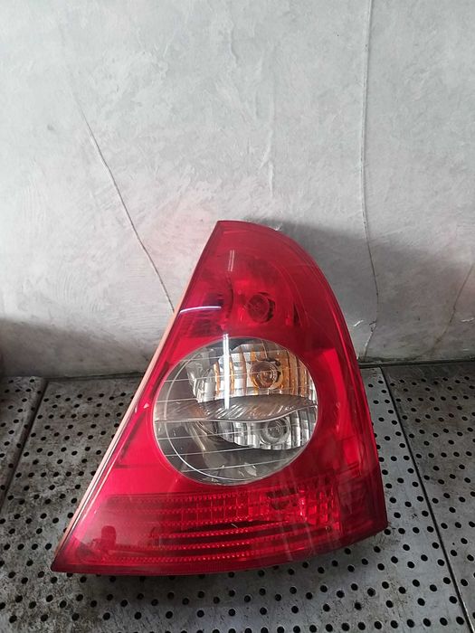 Stop tripla lampa dreapta renault clio 2 8200071414