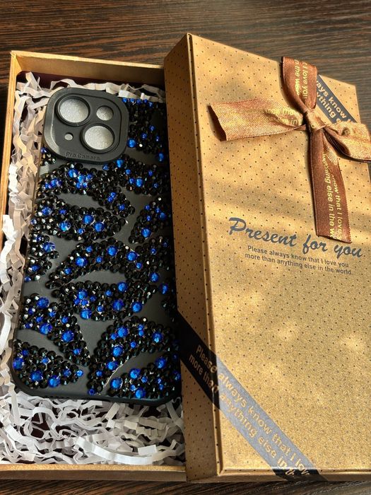 Продам чехол со стразами ручной работы