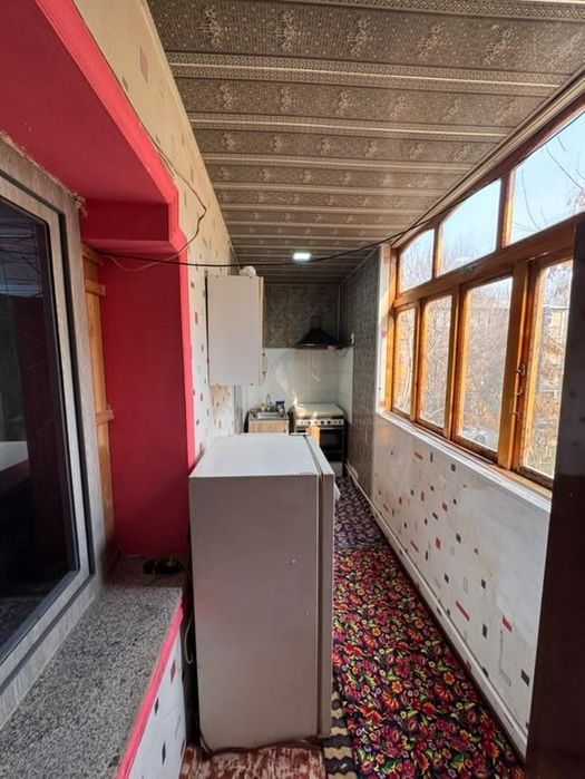 Космосда МИСиС тўғрисида 2-қаватда 2 хонали квартира сотилади