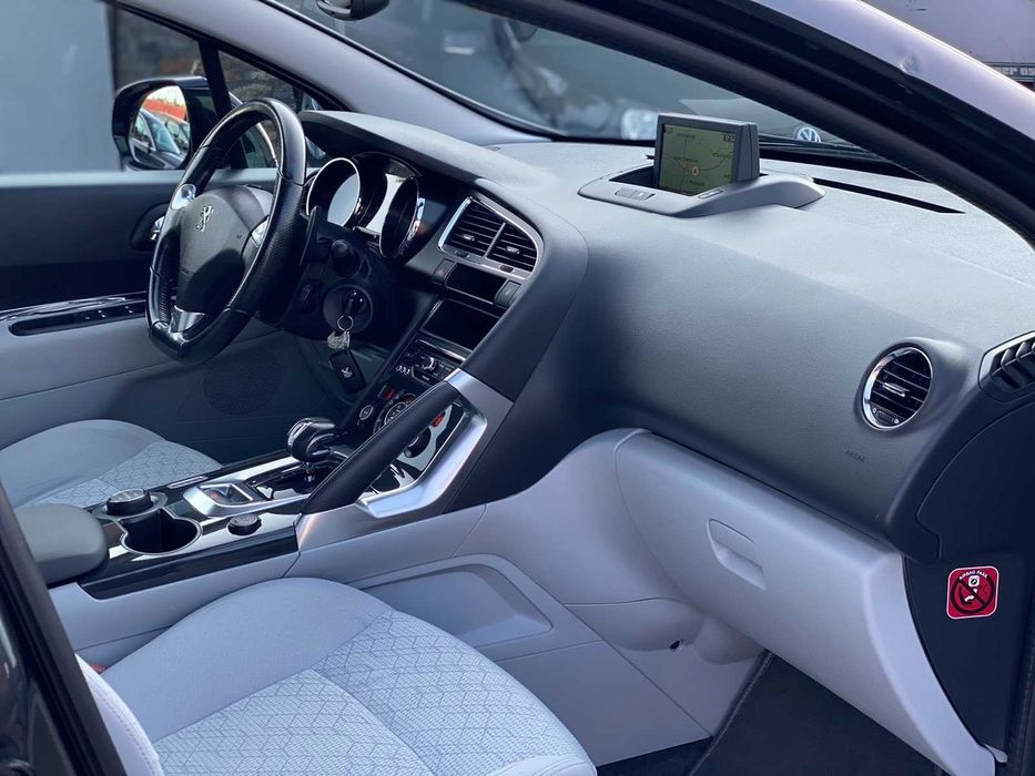 Пежо 3008 2.0 Дизел - Хибрид , Навигация