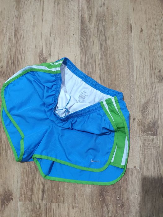Pantaloni scurți de damă Nike mărimea M