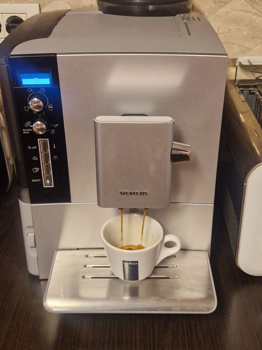 Siemens EQ5 Macchiato Plus Aparat de cafea digital espressor automat premium cafea boabe și macinata