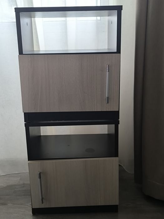 Два броя нощни шкафчета .