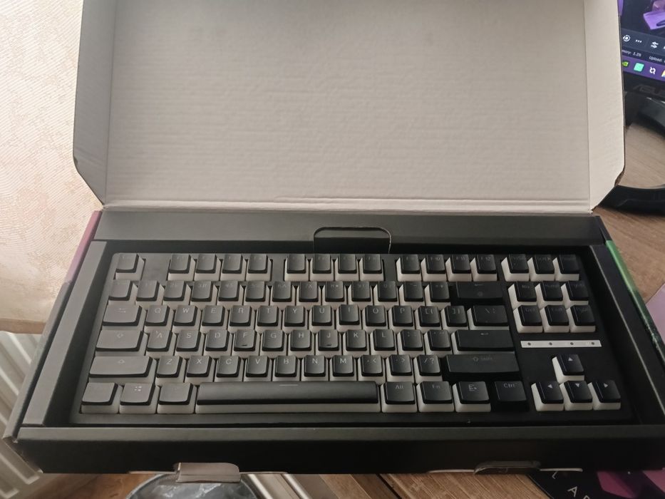 Vând tastatura Redragon Flekact Pro și Tastatura Qwertykey h87