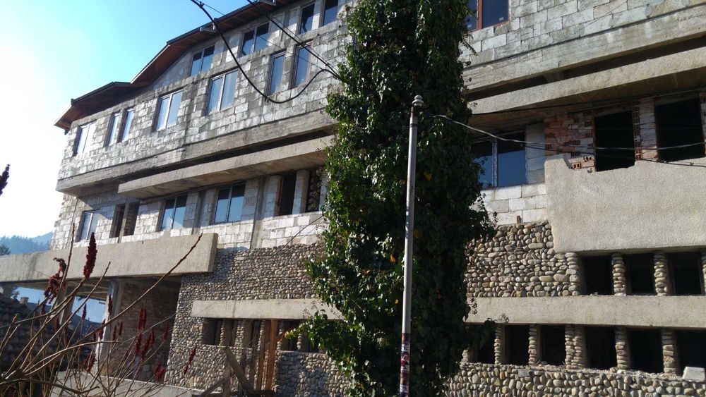 Продава се Хотел в Тетевен - 4853 кв.м за 73 €/кв.м - Снимка #1