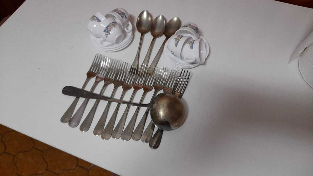 Cesti cafea din arcopal si furculite din alpaca