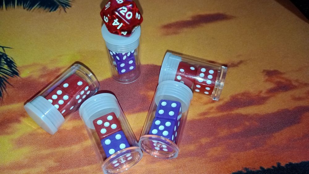 Игральные кубики кости дайсы