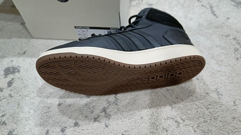 Кроссовки adidas зима