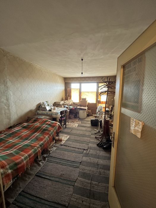 Продава се 3-стаен апартамент