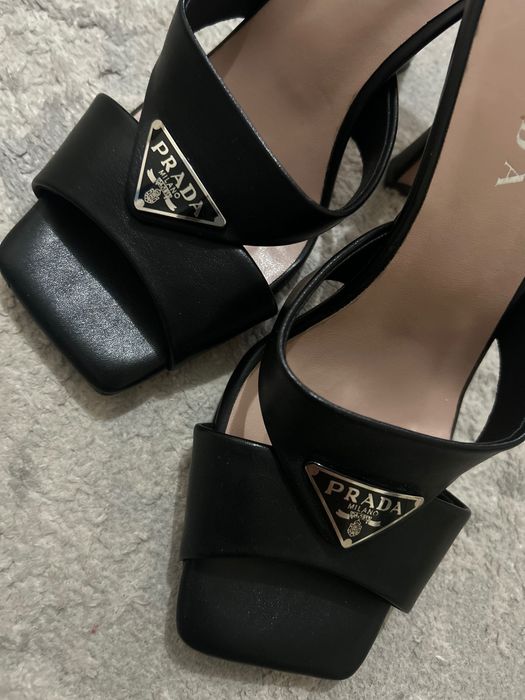 Продаются кожаные босоножки