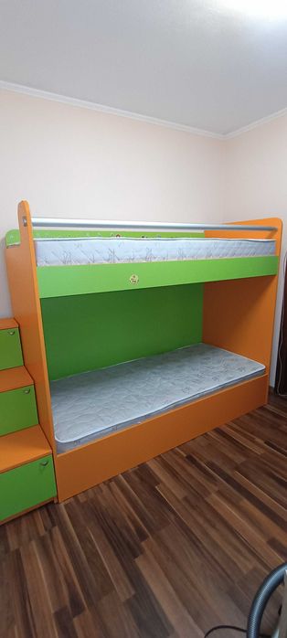 Двуетажно легло с матраци