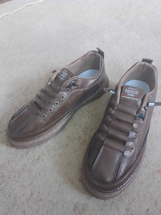 Кроссовки осенние