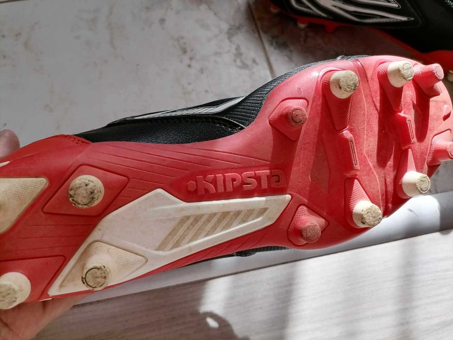 Футболни обувки-бутонки