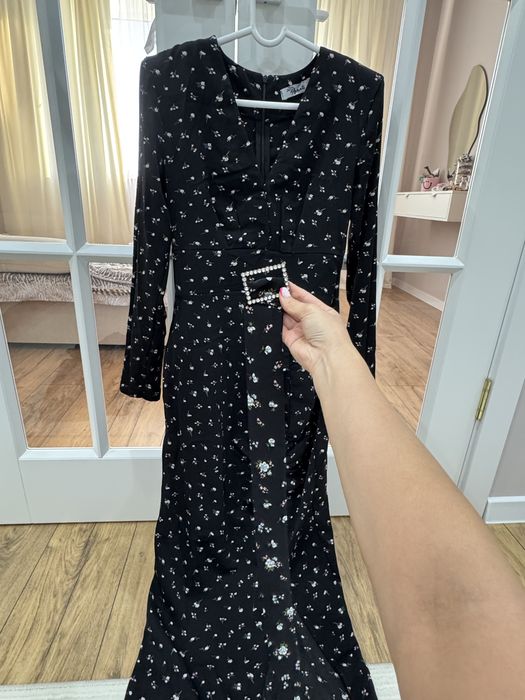 Продам красное, синее, черные платья