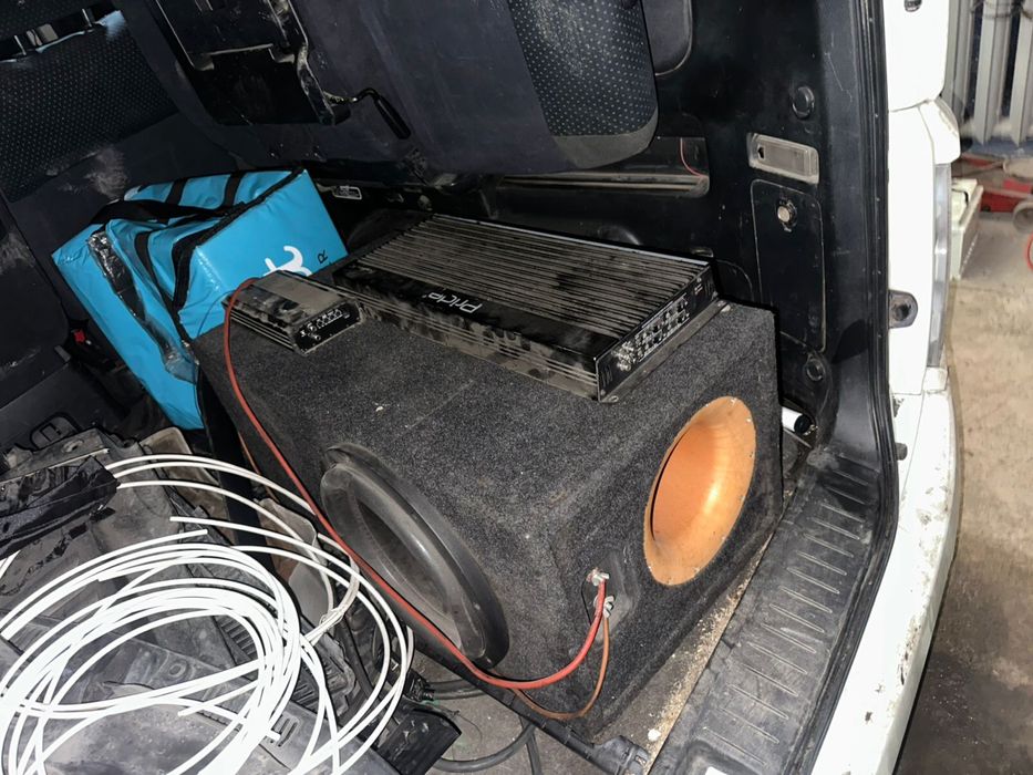 заряженный сабвуфер