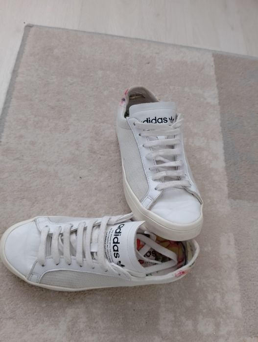 Vand Pantofi Sport Unisex,Purtati Dar In Stare Buna.