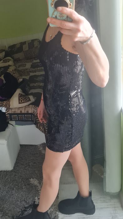 Рокля с пайети.    .