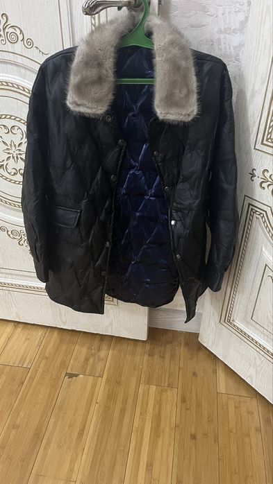 Куртка сатылады.