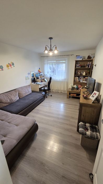 Vând apartament 2 camere, zona centrală