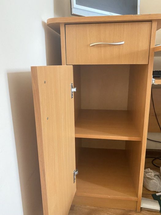 Компьютерный стол с компьютером