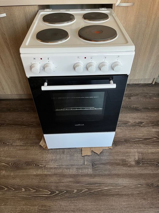 Кухонная плита с духовкой