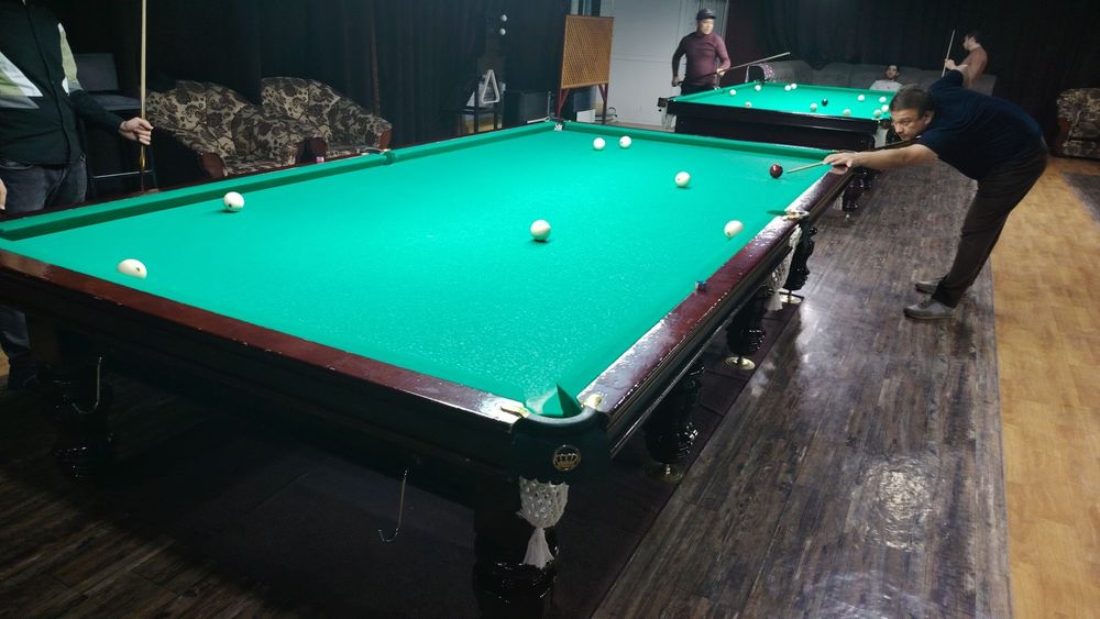 Билярд стол кий тоши билан