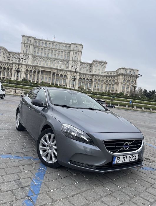 VOLVO V40 2015 — imagine 1