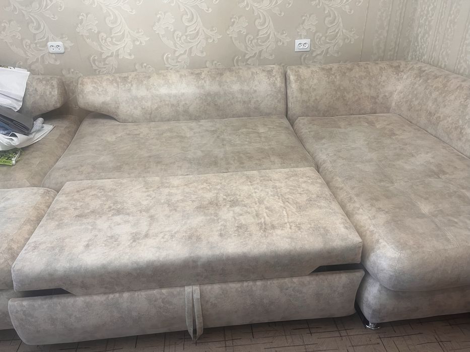 Продам угловой диван для гостиной
