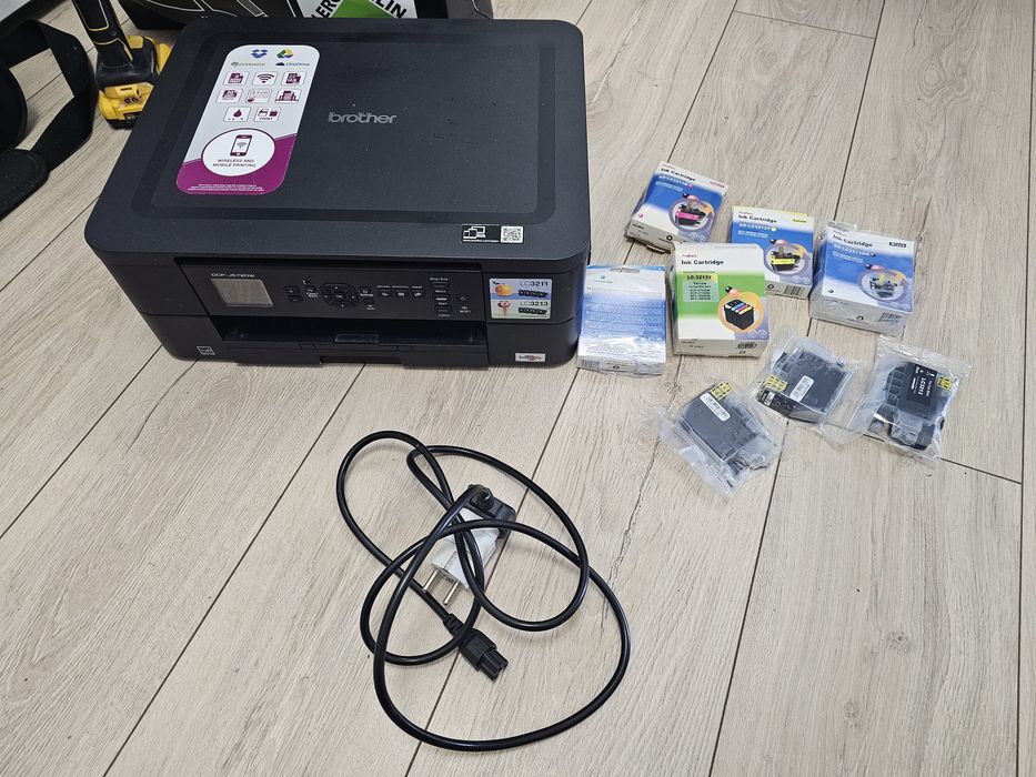 Imprimantă multifuncțională Brother DCP-J572DW + cartușe incluse