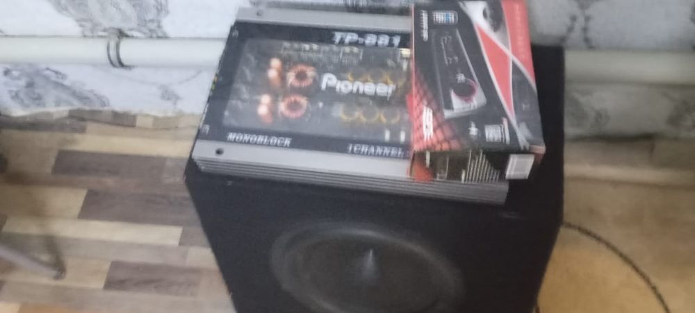 Продам сабуфер в машину