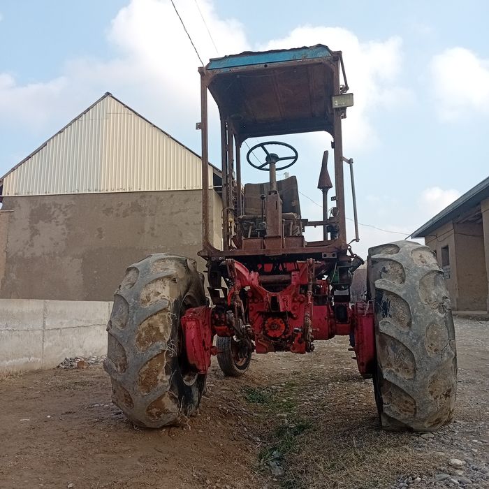 Traktor satiladi