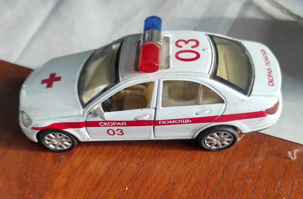 продам детские солдатики и машинку на батарейках импортные