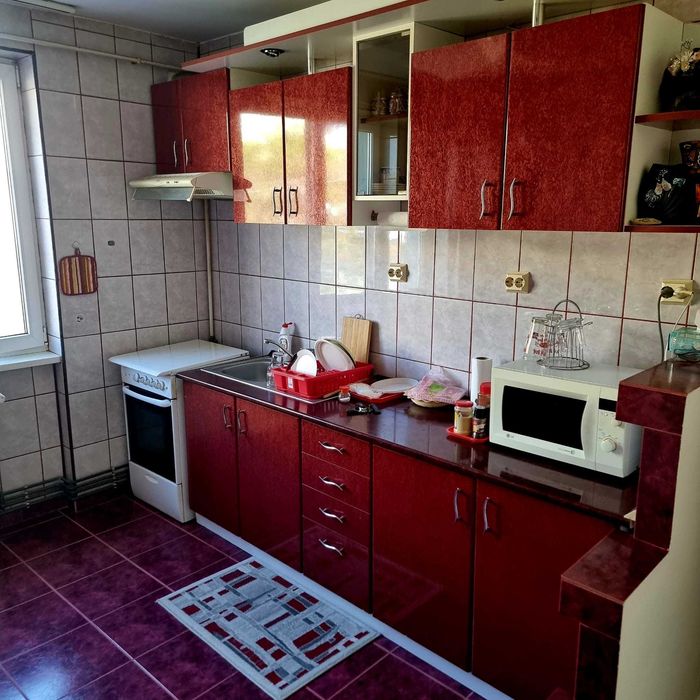 Proprietar, vand apartament 3 camere in Resita si garaj, separat