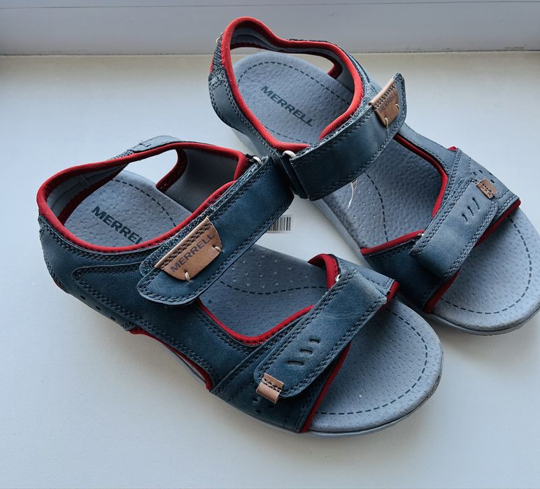 Детский ботинки кроссовки тапочки .