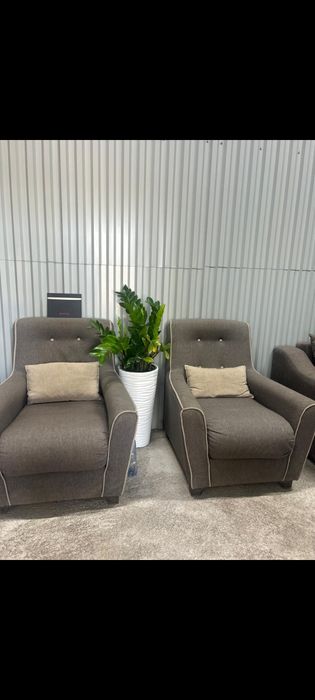 Диван с двумя креслами