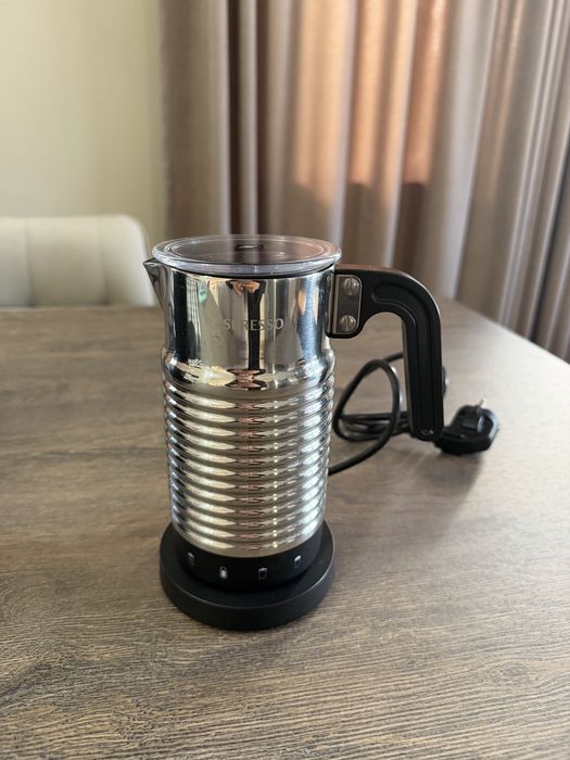 Продам капсульную кофемашину Nespresso