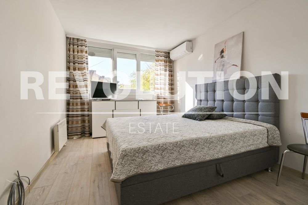 Четиристаен апартамент в ж.к. Зона Б-18.