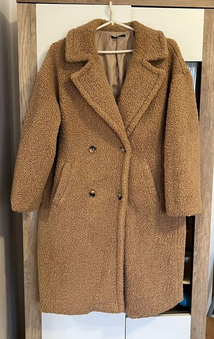 Vând mantou de plus maro