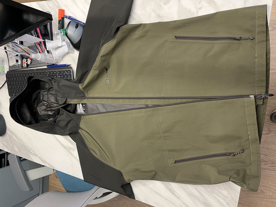 Яке Berghaus с мембрана Gore-tex Paclite