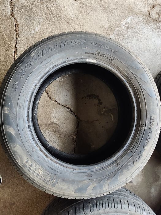 Pirelli 235 60 17