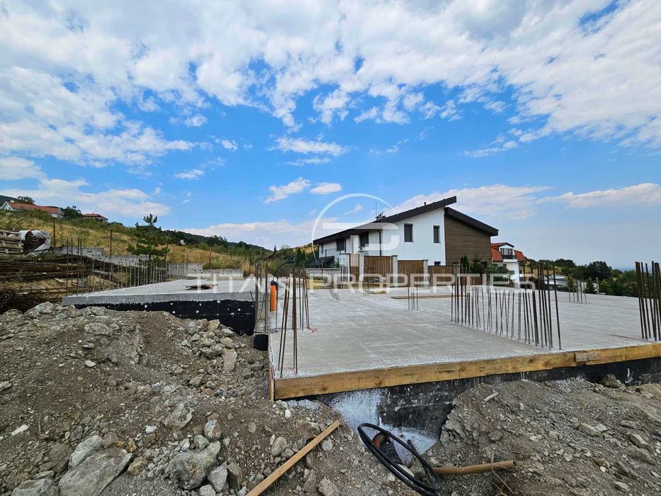 Двуетажна къща Белащица