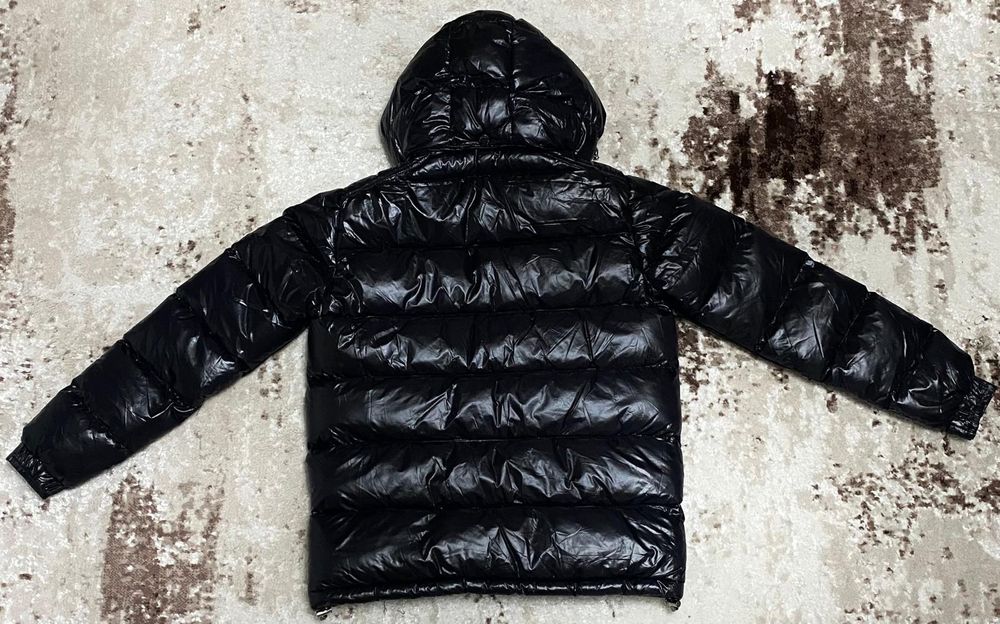 Vând geaca noua de bărbați Moncler Dist ( Batman )!