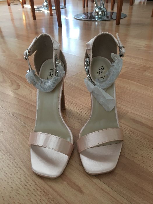 Сатенени розови сандали