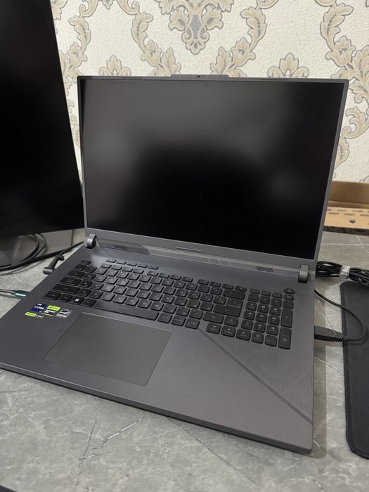 Asus Rog Strix I9 14900HX, RTX 4060, 64 Ram, 18 dm 240Hz, 3T SSD