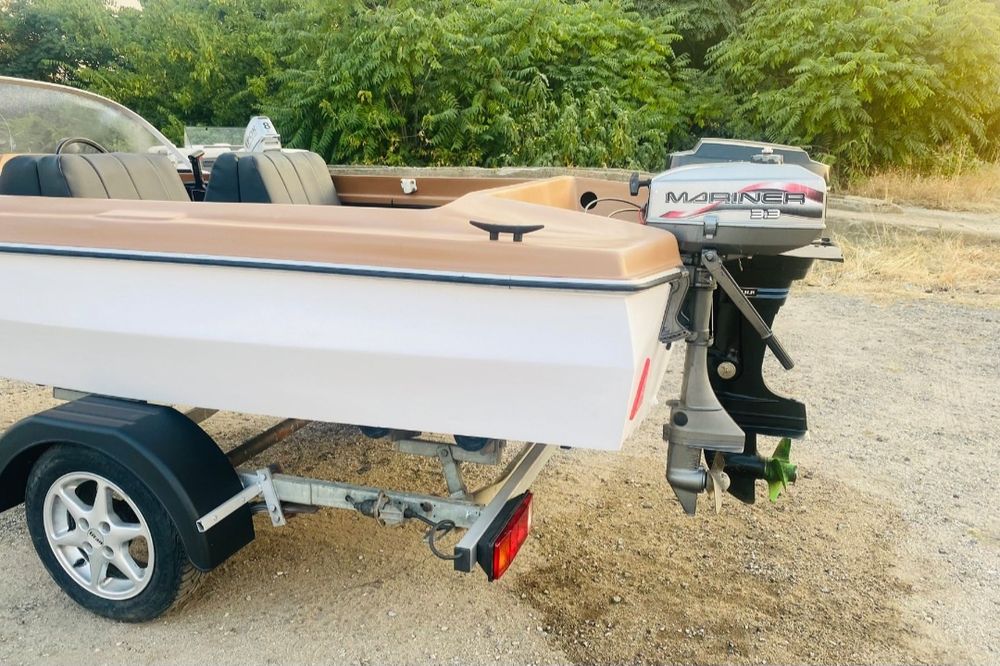 Моторна лодка 4,5 м.