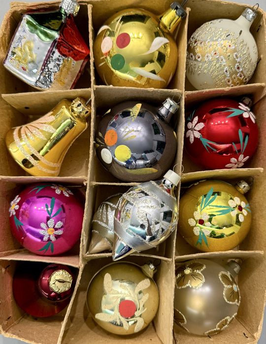 Globuri vechi pentru bradul de Craciun