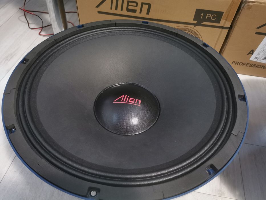 Vând difuzoare 18 Inch 46 cm 800 w rms