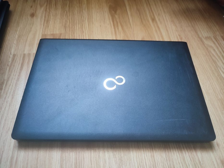 Laptop Fujitsu Siemens A555- i3-5005u/8gb RAM/ 320gb/ Baterie 2h