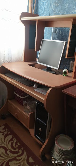 Стол для компьютера